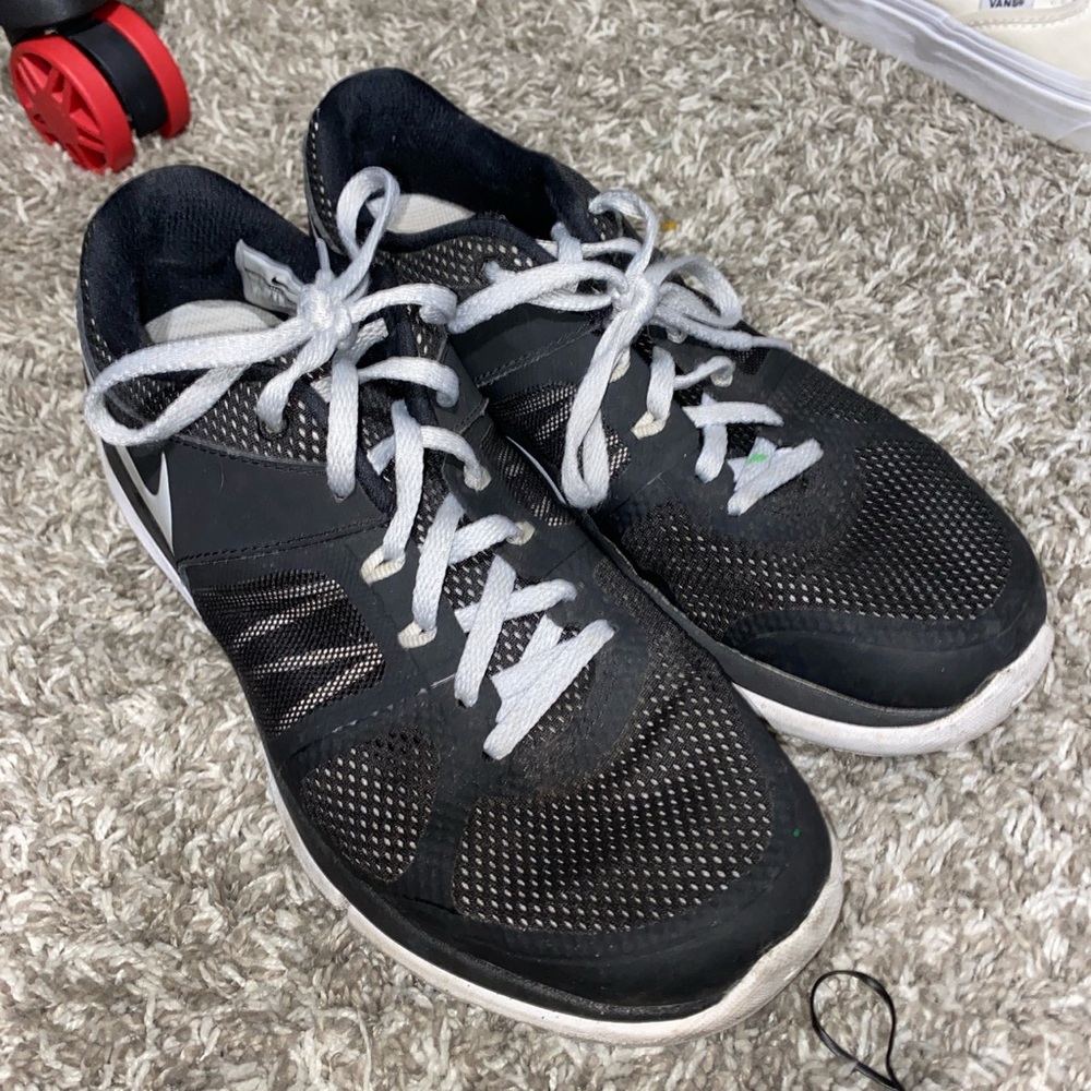 NIKE FLEX SNEAKERS